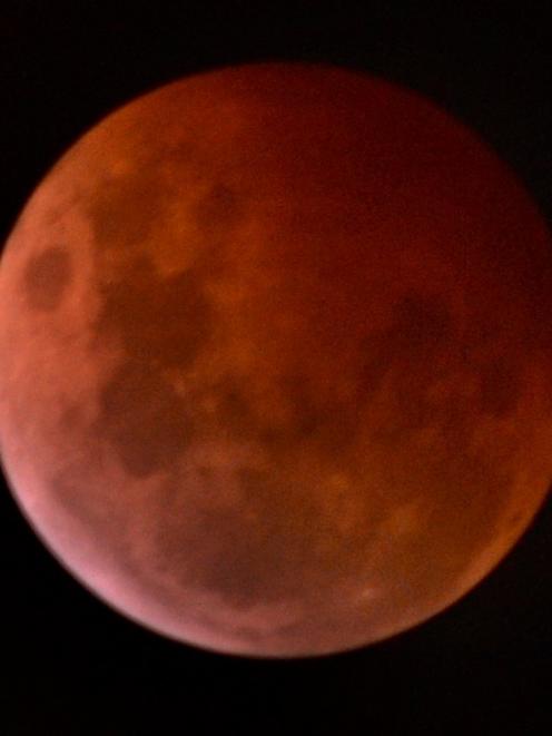 October 2014 total eclipse of the moon. Photo by Stephen Jaquiery.