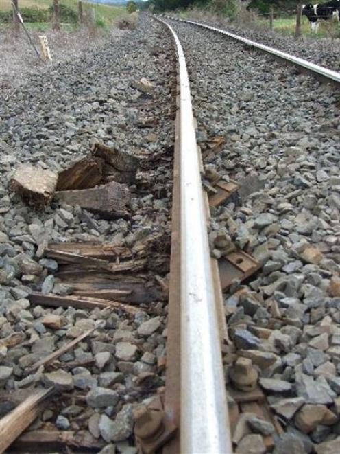 One-third of the sleepers on a 16.5km stretch of main-line track between Clinton and Balclutha...