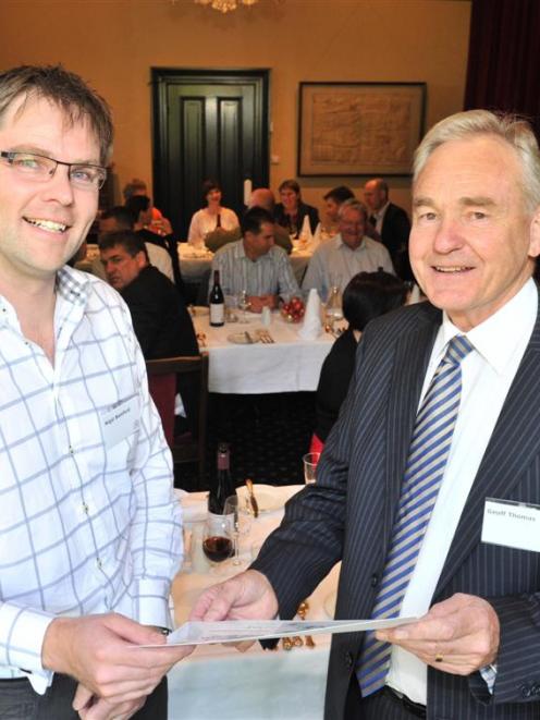 Otago-Southland Institute of Directors chairman Geoff Thomas (right) congratulates Escea chief...
