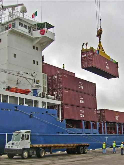 Pacifica Shipping's new vessel, Spirit of Endurance, undergoes container loading tests in China...