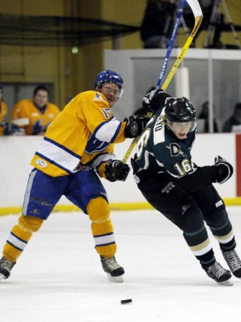 Paris Heyd (Dunedin Thunder) brushes past Ryan O'Keefe (Southern Stampede) during a National Ice...