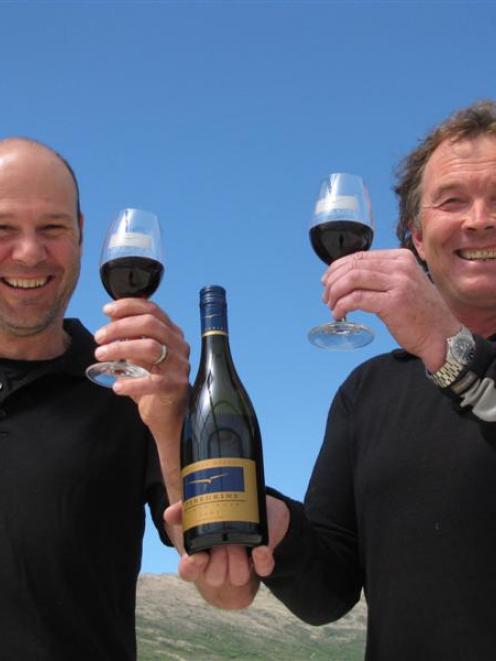 Peregrine winemaker Pete Bartle (left) and Peregrine co-owner Greg Hay with the champion 2007...