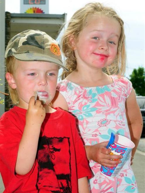 Pyper Healey (4) and Max Healey (3), of Alexandra, enjoy ice creams in the Alexandra heat...
