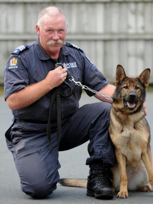 Drug dog handler discount
