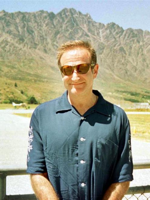 Robin Williams at Queenstown Airport in 1999. Photo by ODT.