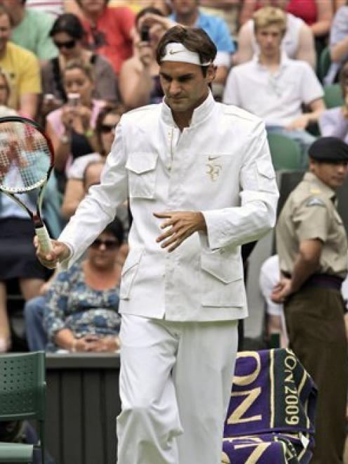 Marcus Willis Dresses Exactly Like Roger Federer For Wimbledon Clash Tennis Sport Express Co Uk