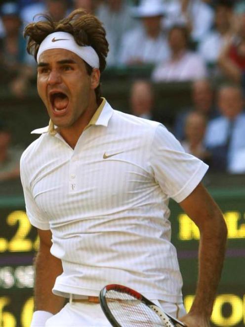 Federer sale wimbledon shirt