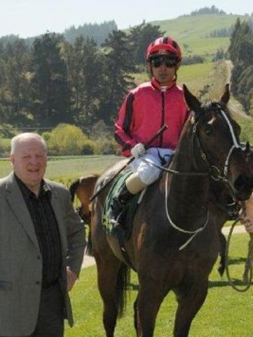 Ron Chalkin and Anzac Star after success yesterday. Photo by Tayler Strong.