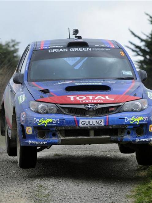 Runner-up Ben Hunt was just one point ahead of third-placed David Holder in the New Zealand Rally...