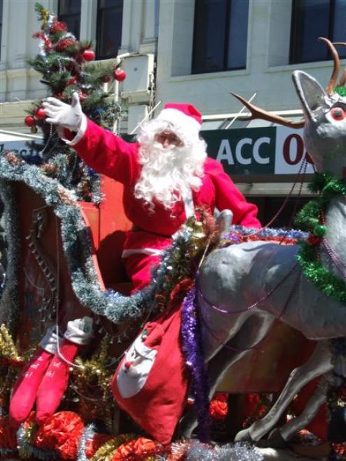 Santa Claus waves to the crowd during Oamaru's Christmas parade on Saturday. Photo by Sally Rae.