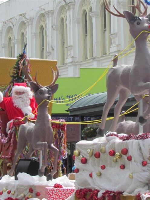 Santa takes his new sleigh down Thames St, Oamaru. Photo by Andrew Ashton.