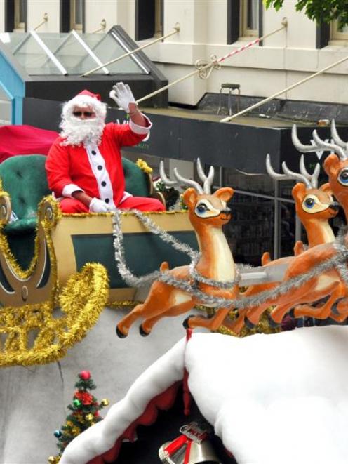 Santa waves to the crowd during the Parade. Photo by Gregor Richardson.