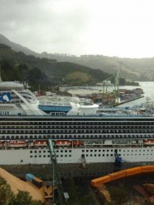 Sapphire Princess at Port Chalmers in 2008. Photo by Peter McIntosh.