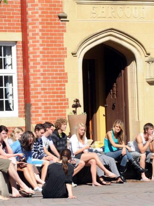 Selwyn College students enjoy the sunshine in their quad.  Photo by Peter McIintosh.