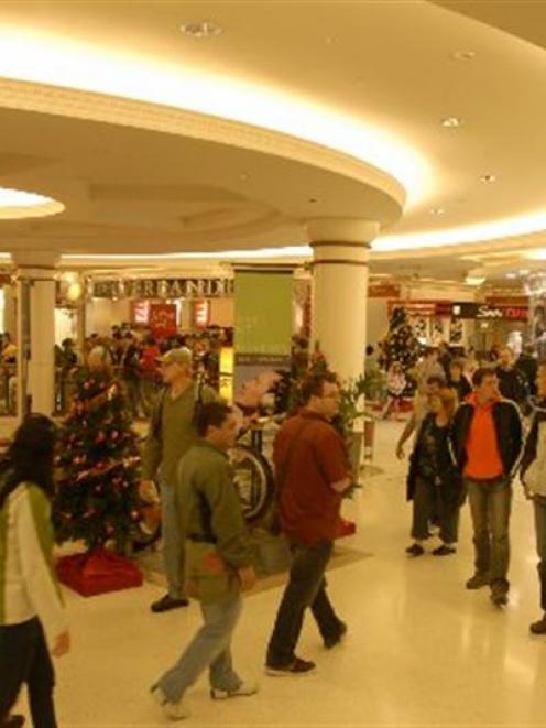 The failure of retail sales to rebound has economists worried. Photo by Gregor Richardson.