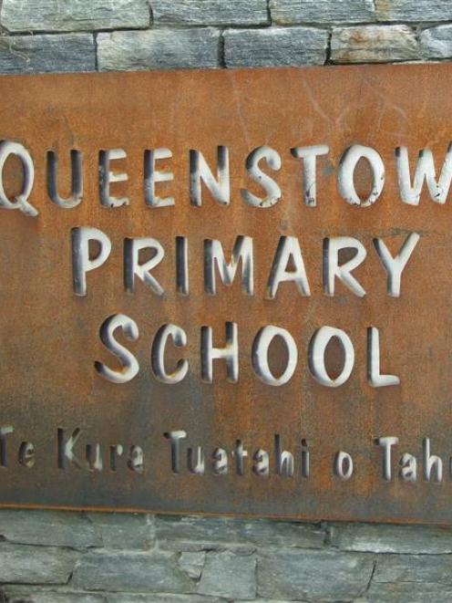 Sign at the Queenstown Primary School. Photo by ODT.