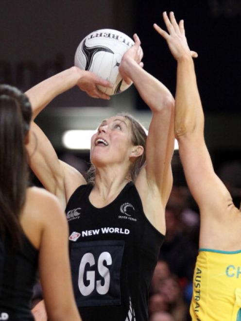 Silver Ferns goal shoot Irene van Dyk lines up a shot against Australia. Photo Getty Images