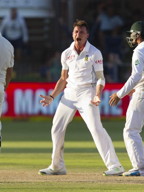 South Africa's Dale Steyn celebrates the wicket of Australia's Ryan Harris. REUTERS/Rogan Ward