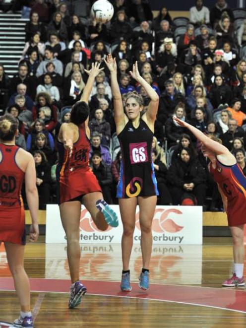South goal shoot Te Paea Selby-Rickit looks for goal while attacking team-mate Kirsten Craig ...