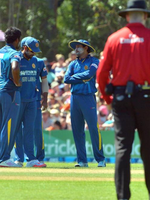 Sri Lankan players discuss what to do after finding the DRS unavailable for the dismissal of New...
