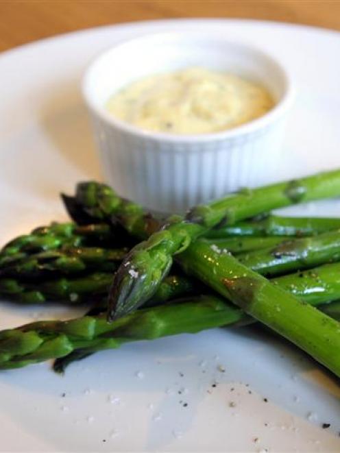 Steamed asparagus with verjuice mayonnaise. Photo by Craig Baxter.