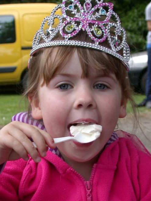Tahlia McCarthy (4), of Oamaru, enjoys the hallmark treat. Photo by David Bruce.