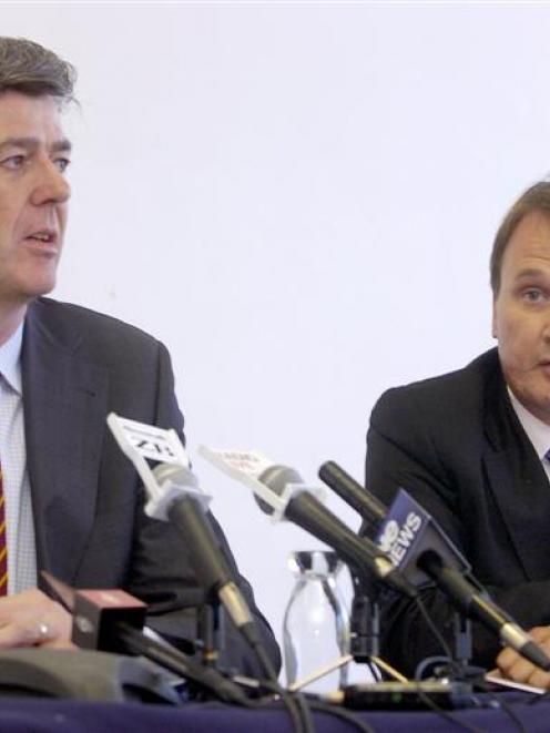 Telecom chief executive Paul Reynolds (left) and Telecom's head of retail sales Alan Gourdie talk...
