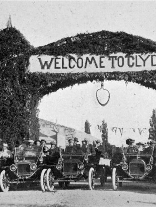 The arch of welcome at Clyde during the jubilee celebrations of the Dunstan-Manuherikia...