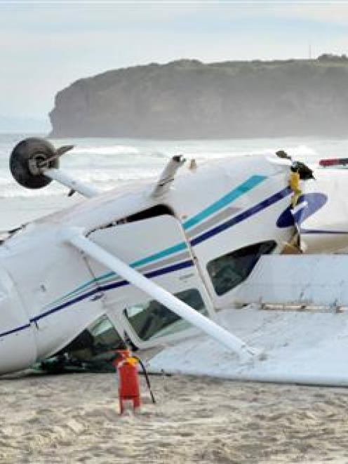 The crashed Cessna on Tomahawk Beach. Photo by Gerard O'Brien.