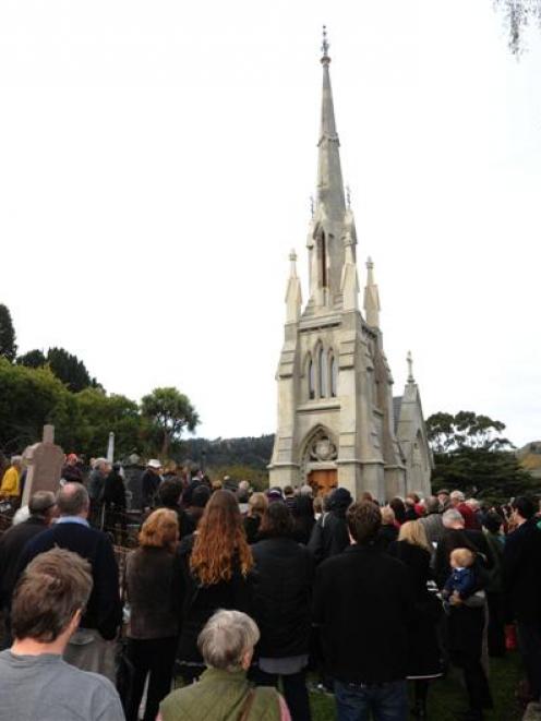 The crowd gathers around the restored Larnach's tomb. Photo by Peter McIntosh.
