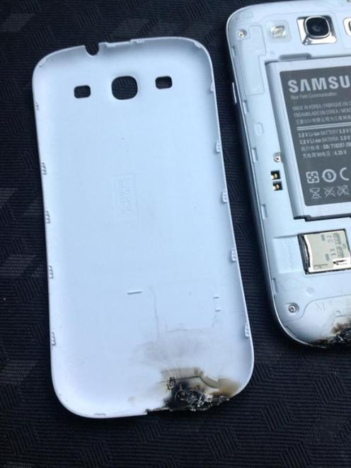 The damaged phone.