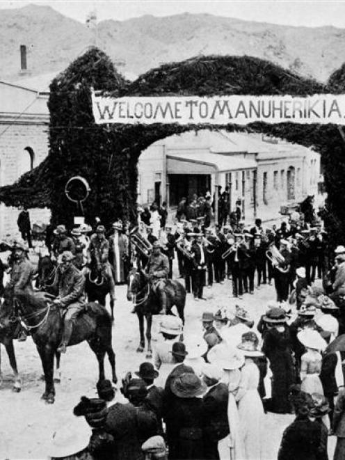 The Dunstan-Manuherikia Jubilee procession coming through the arch at Alexandra.- Otago Witness,...