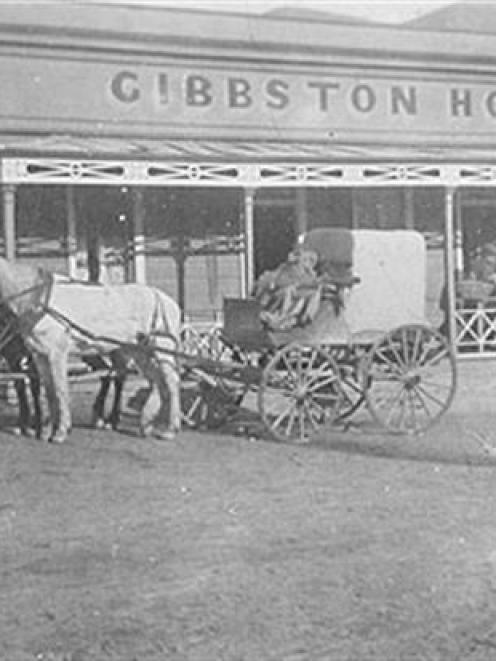The Gibbston Hotel before it burned down in 1912. Photo by ODT.