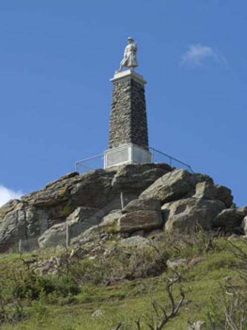 The Highcliff Road war memorial