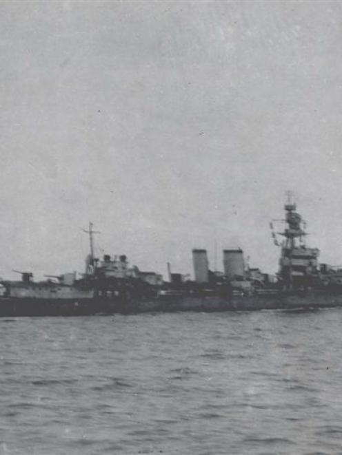 The last known photo of <i>Dunedin</i>. Leaving Cape Town in November 1941.