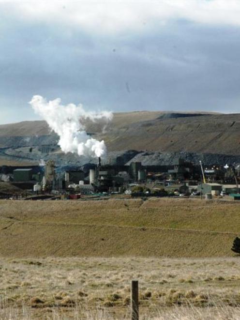 The Macraes gold mining and mineral processing complex. Photo by NZResources.com