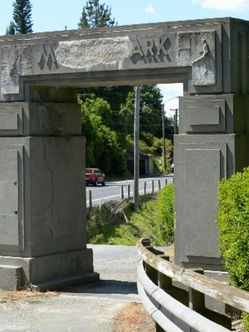 The Moller Park Memorial Arch in Ravensbourne. Photo by Gerard O'Brien.