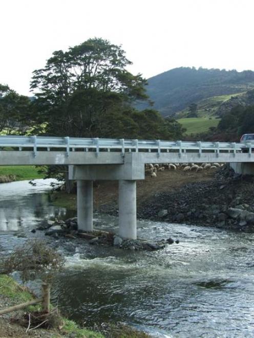 The new Tawanui bridge in the Catlins. Photo by Helena de Reus.