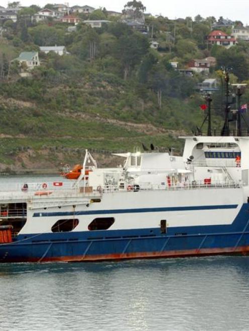 The oil survey ship Discover 2 arrives in Dunedin to take on fuel before looking for gas and oil...
