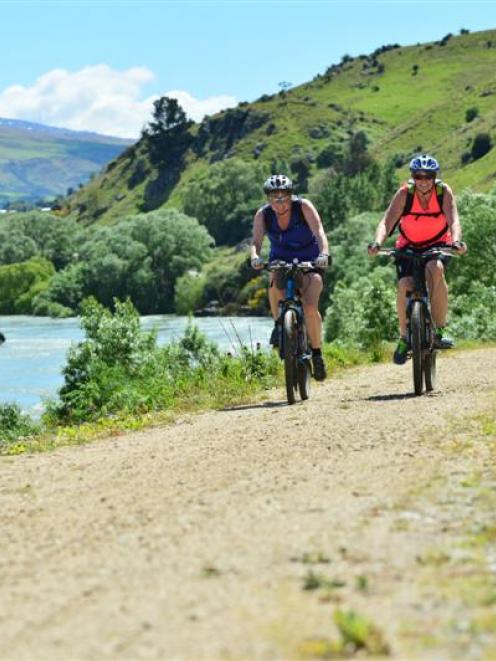 The opening of the Clutha Gold Trail at the Roxburgh Dam. Photo by Peter McIntosh.