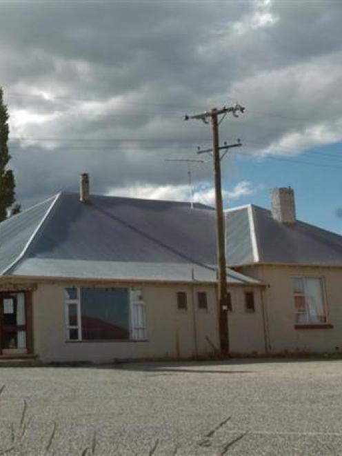 The Poolburn Hotel. Photo by Peter McIntosh.