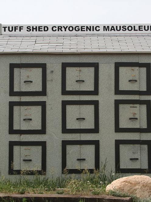 The shed above Nederland which houses the frozen body of Bredo Morstoel. Photo Wikimedia Commons