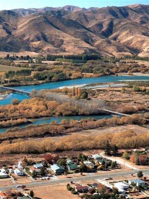 The Waitaki River bridges that residents want replaced.
