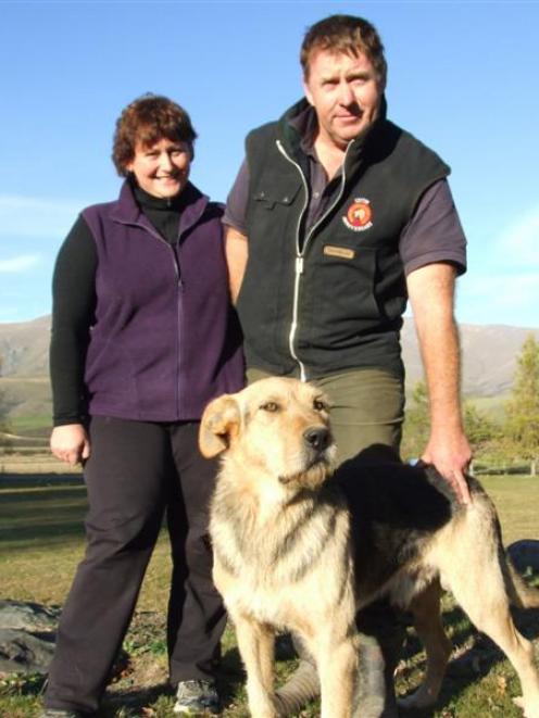 Tracey and Les Scott, with huntaway Matt, look forward to the South Island sheep dog trial...