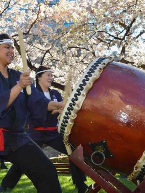 University of Otago Japanese programme participants Sabrina Goh (left) and Yoshimi Kurusawa...