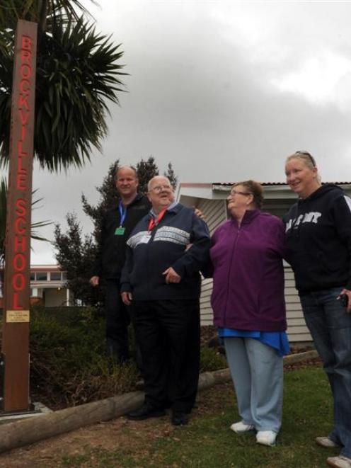 Unveiling the 50th anniversary commemorative post at Brockville Primary School yesterday  are ...