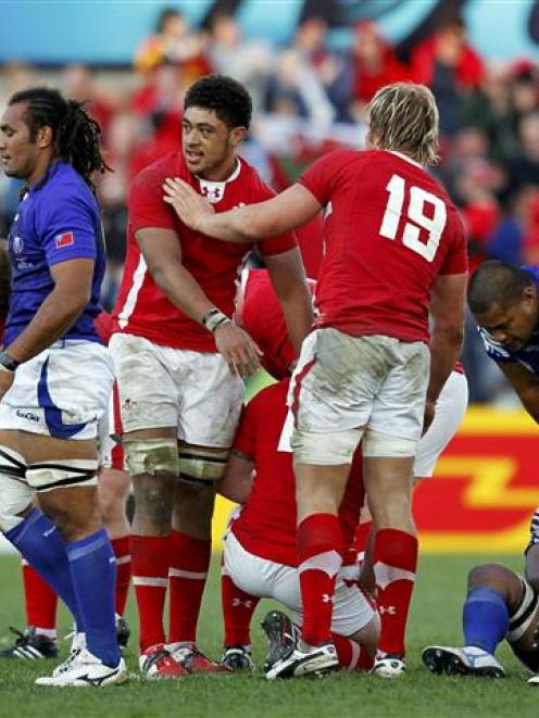 Wales players celebrate after beating Samoa. REUTERS/Bogdan Cristel