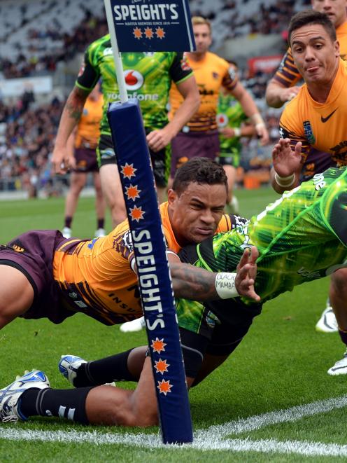 Warriors' Glen Fisiiahi scores a try at Forsyth Barr Stadium. Photo by Peter McIntosh