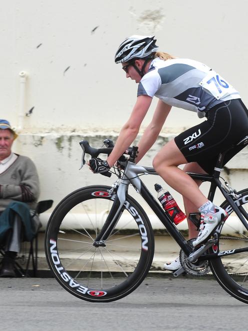 Winner Alison Shanks leads the field on her way to victory in the women's section of the NZ Cup...