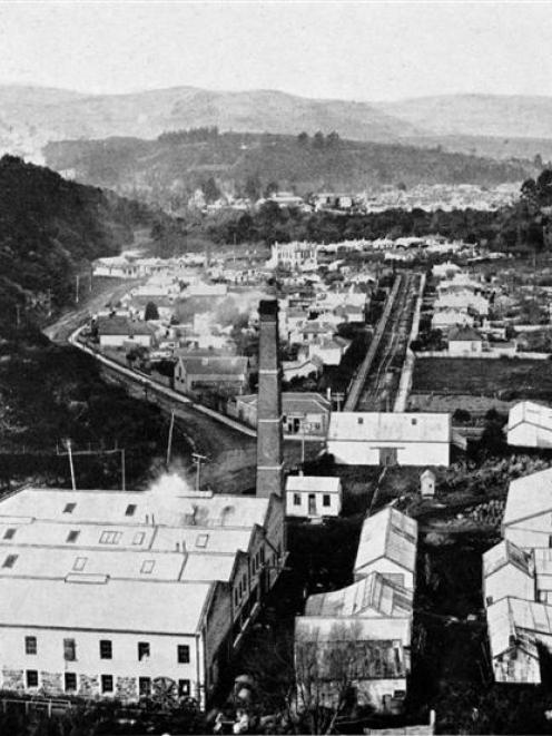 Woodhaugh, Leith Valley, Dunedin, showing the Otago Paper Mills.- Otago Witness, 12.8.1914.